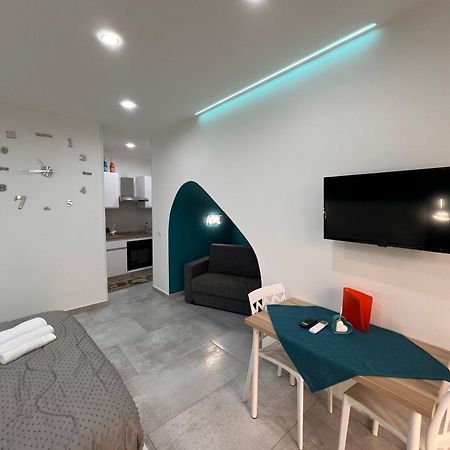 Holiday Home Number 8 เนเปิลส์ ภายนอก รูปภาพ