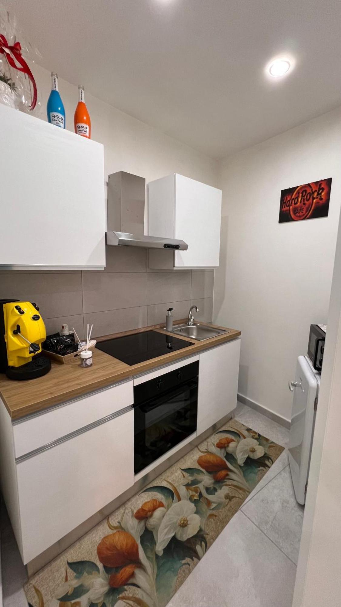 Holiday Home Number 8 เนเปิลส์ ภายนอก รูปภาพ